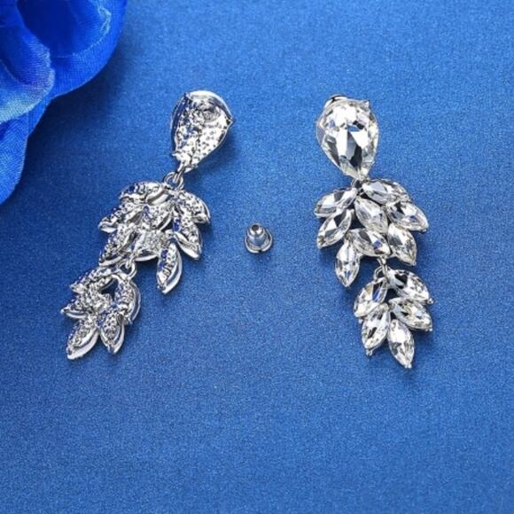 Clear Faceted Rhinestone Cluster Drop Earrings - Picture 3 of 8